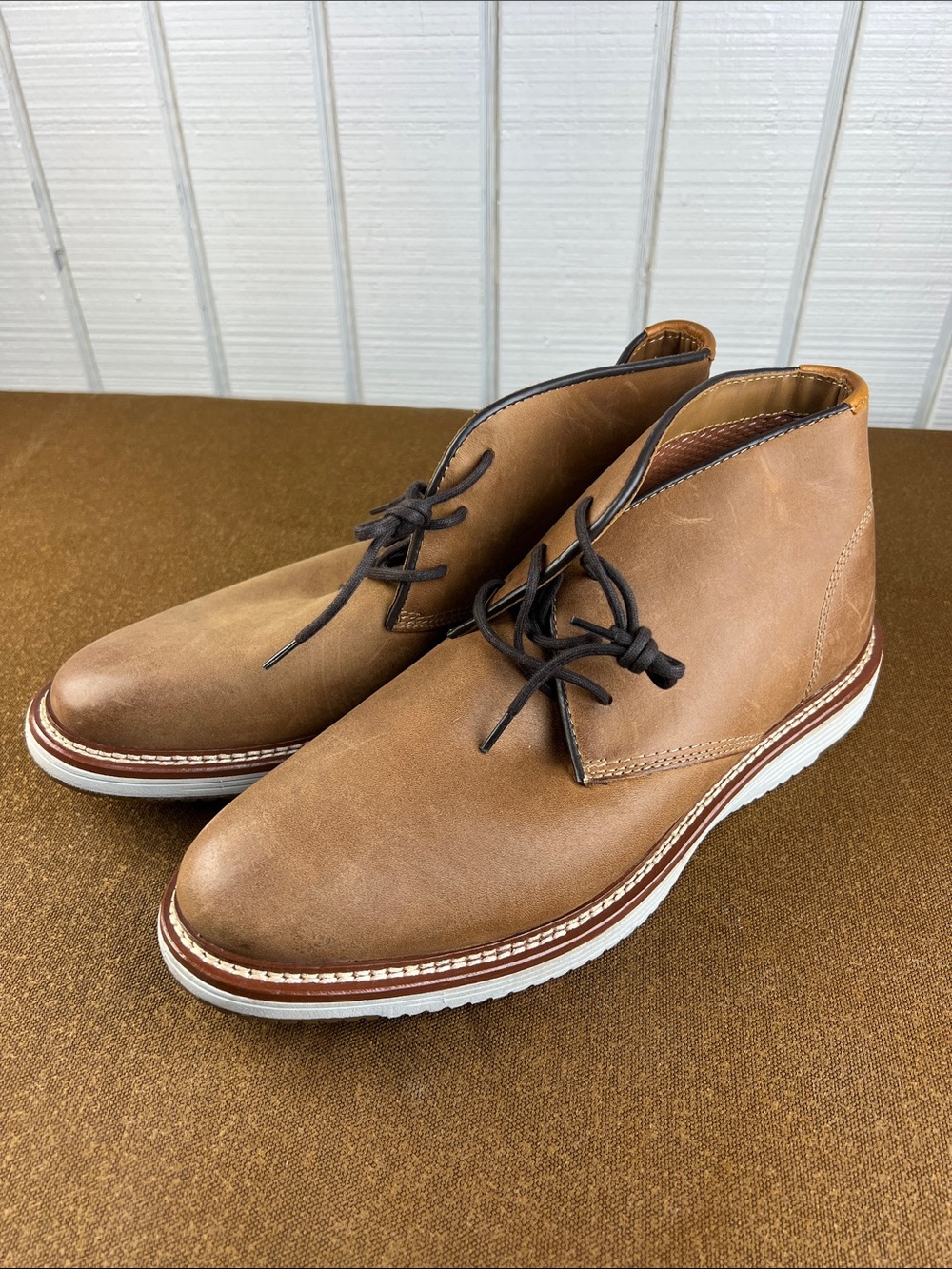 Johnston & Murphy Men's Brown Leather Chukka Boots with White Sole